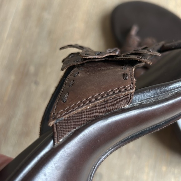 Earth Spirit Flip Flop Dark Brown Sandals with Flower Genuine Leather Size 6 - Picture 8 of 16